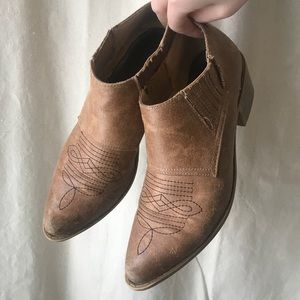 Low cowboy booties